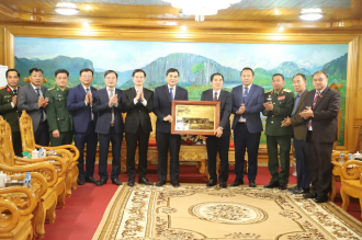 Huaphanh Governor Welcomes Vietnamese Deputy Prime Minister